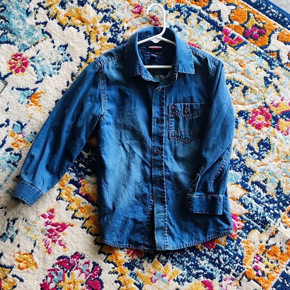 Tommy Hilfiger boys size 6 shirt
